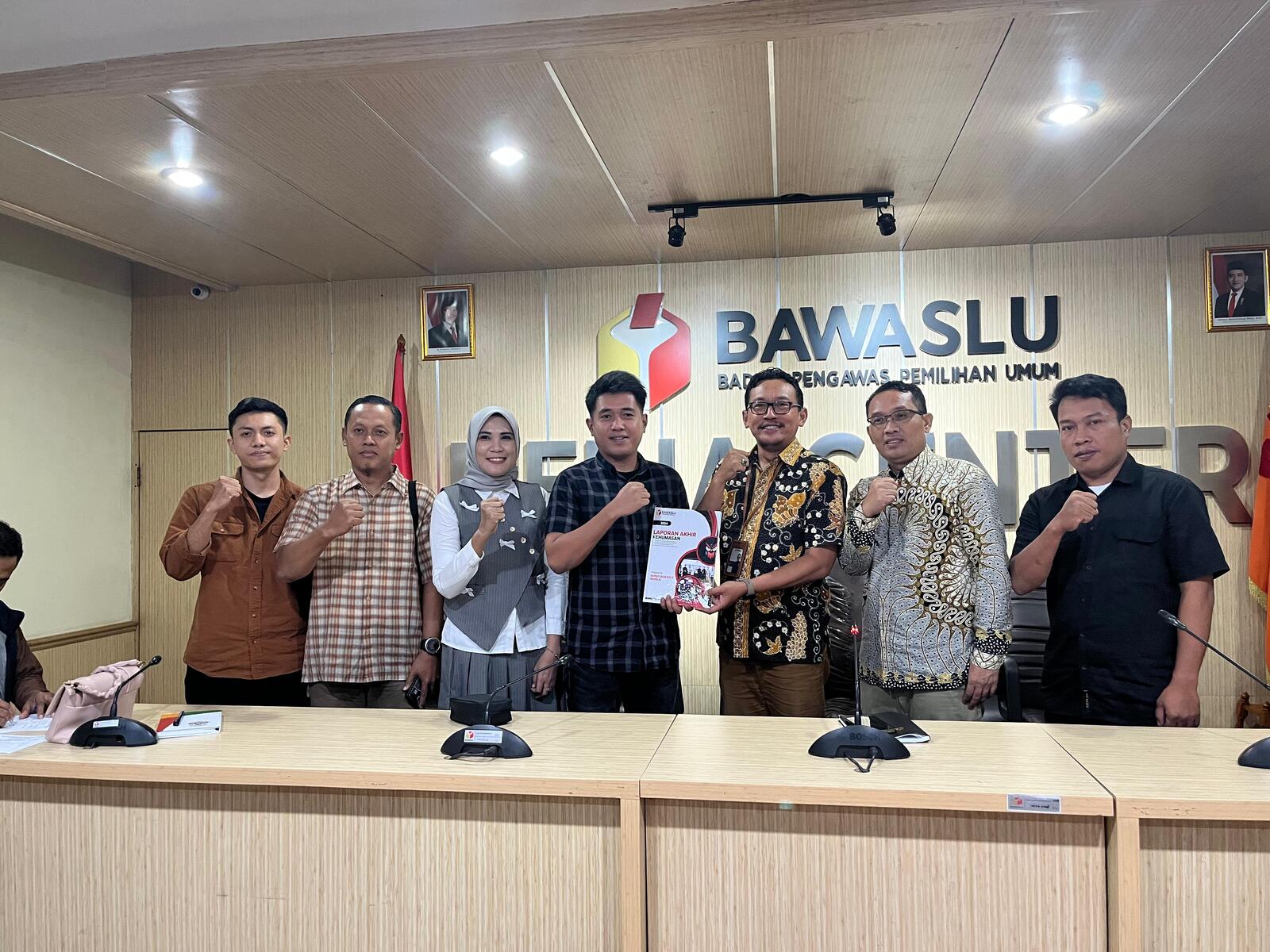 Penyerahan Laporan Akhir Kehumasan