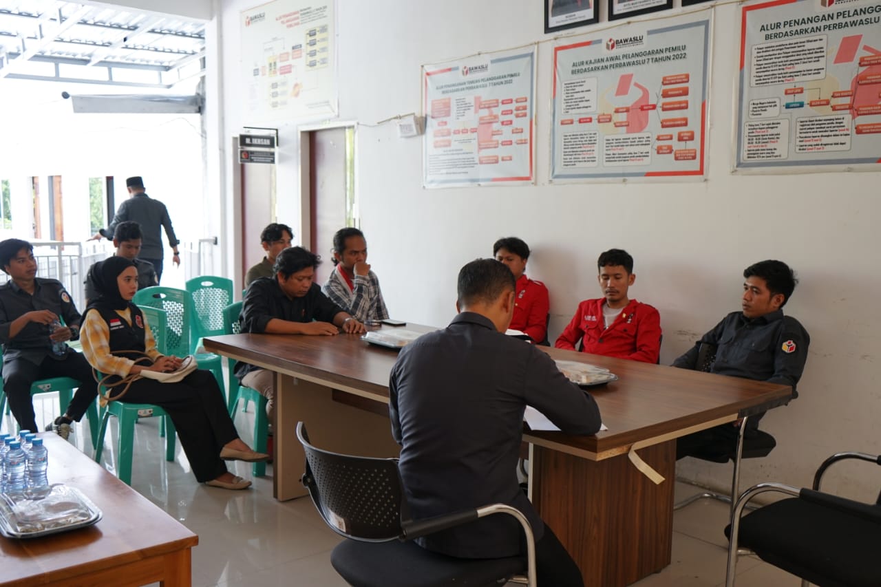 Bawaslu Mamuju Terima Audiensi GMNI, Dorong Sinergi Pengawasan Partisipatif dan Evaluasi Regulasi Kepemiluan