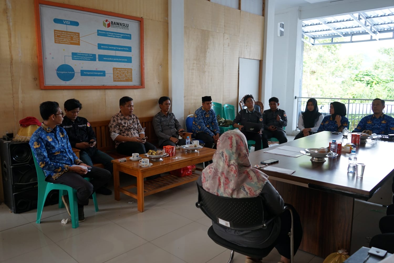 Bawaslu Mamuju Gelar Rapat Evaluasi dan Peningkatan Kapasitas Penanganan Pelanggaran Pasca Pemilu 2024