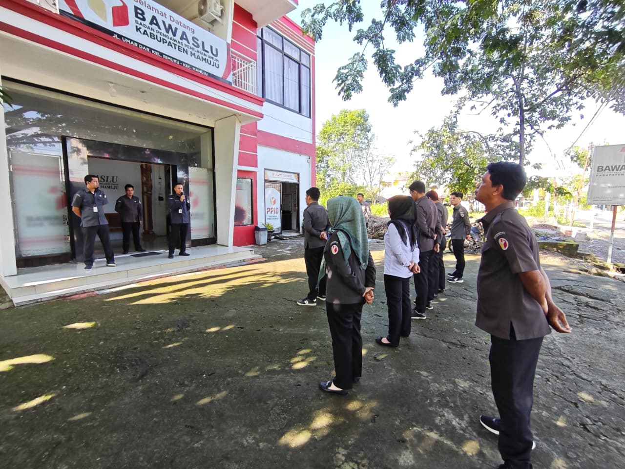 Awali September, Bawaslu Mamuju Kokohkan Semangat Disiplin dan Pertanggungjawaban Pegawa