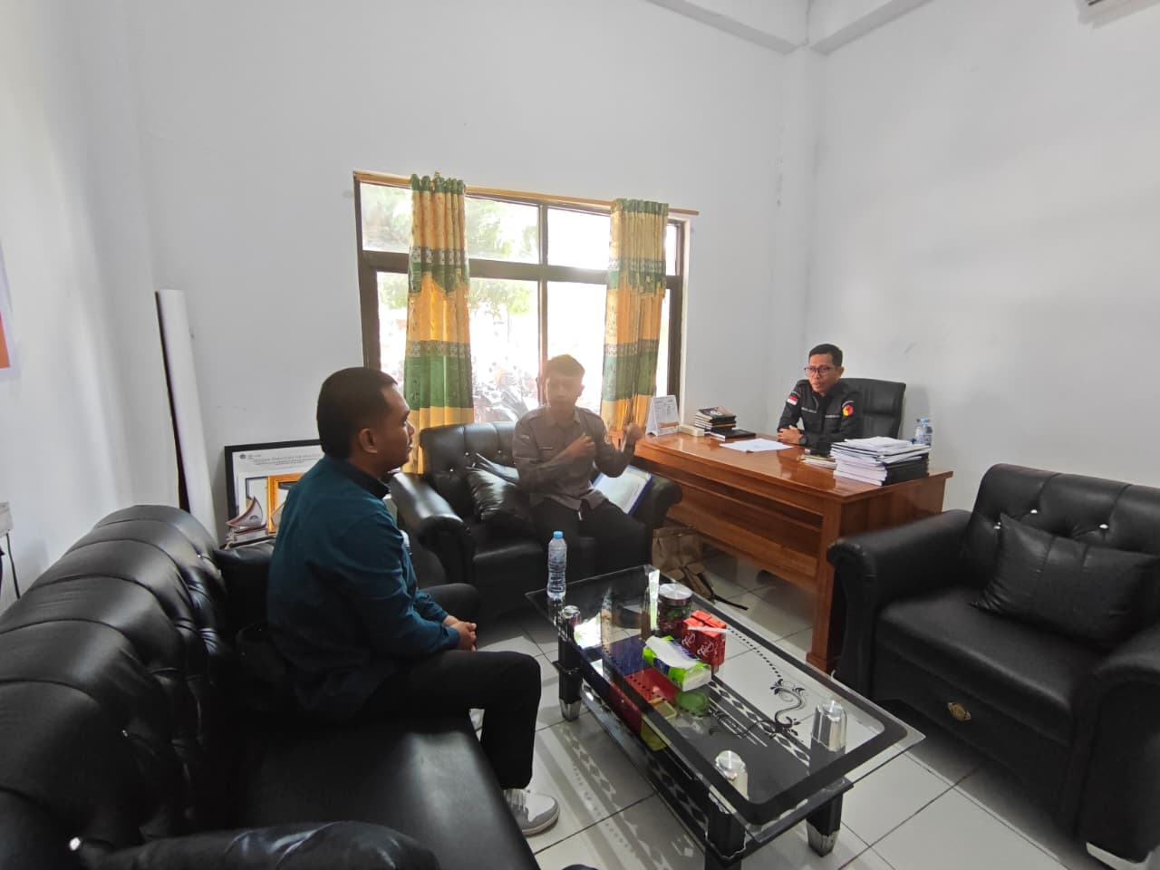 Harapan Baru di Bawaslu Mamuju: Dua Tenaga Pendukung Resmi Bergabung untuk Mendukung Pelaksanaan Pengawasan yang Lebih Optimal