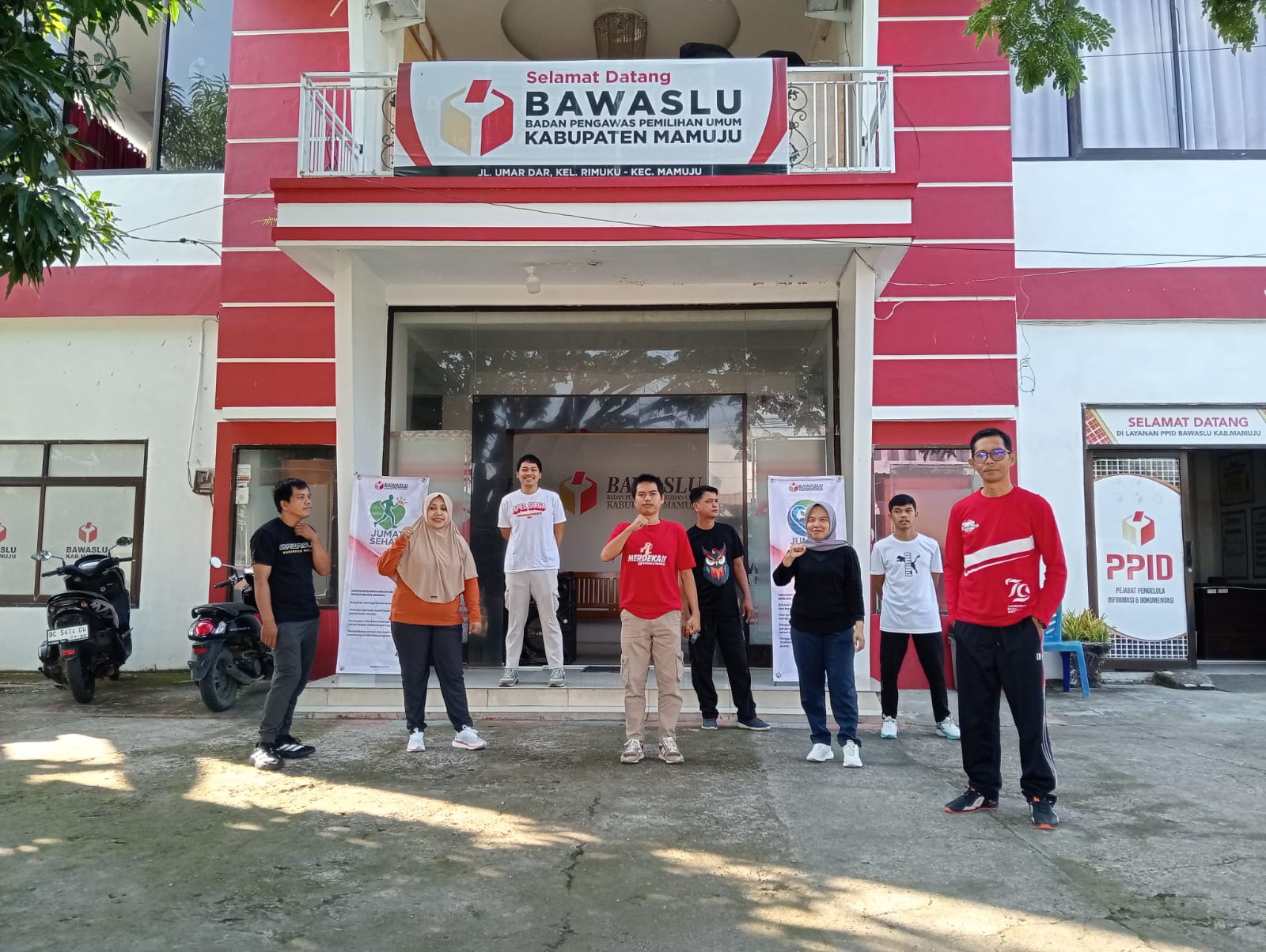 Jumat Penuh Energi, Lingkungan Berseri: Bawaslu Mamuju Hidupkan Semangat Jumat Sehati & Jumpa Berlian