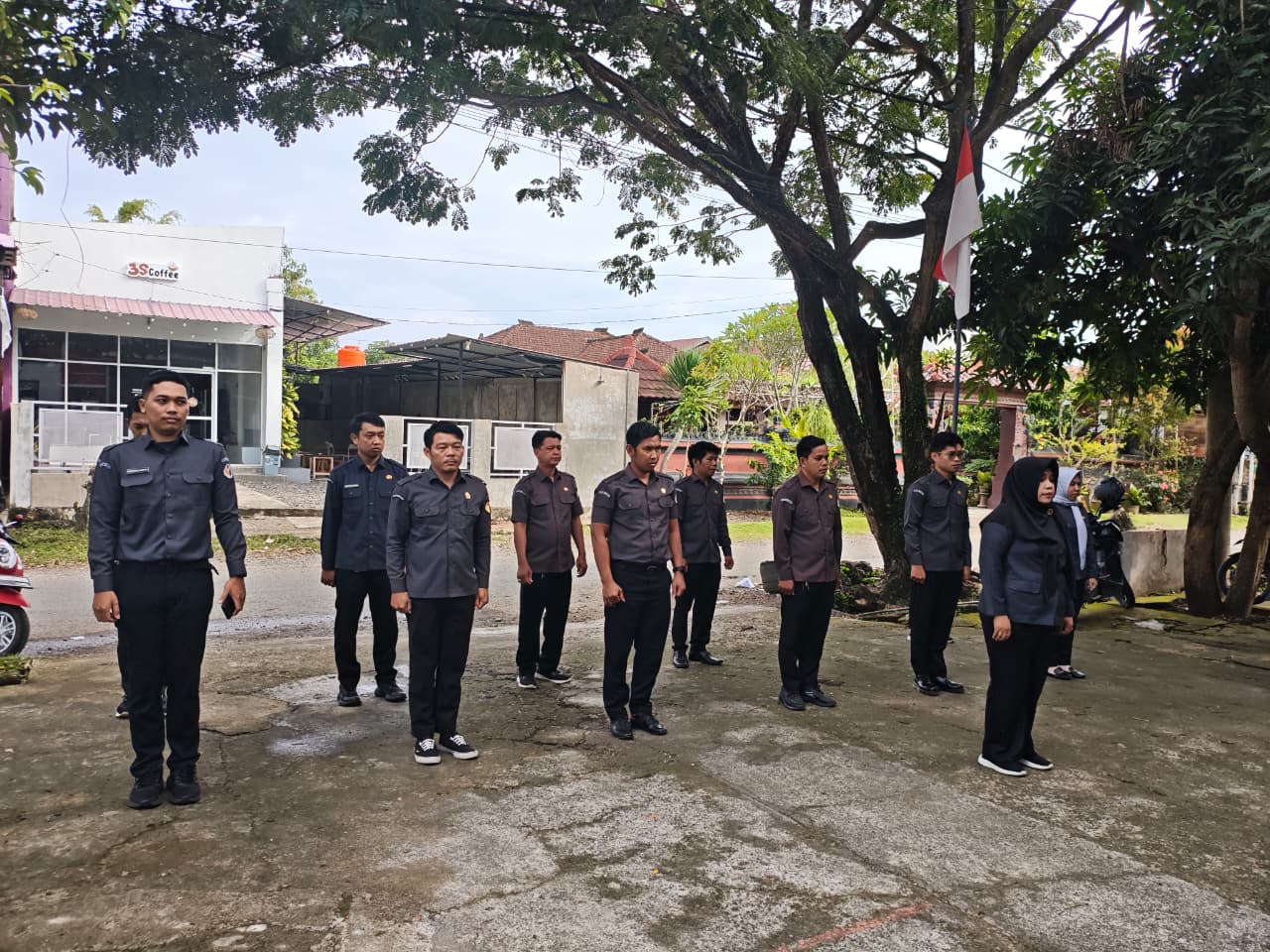 Disiplin Adalah Cerminan Integritas, Pesan Kepala Sekretariat Bawaslu Mamuju dalam Apel Senin