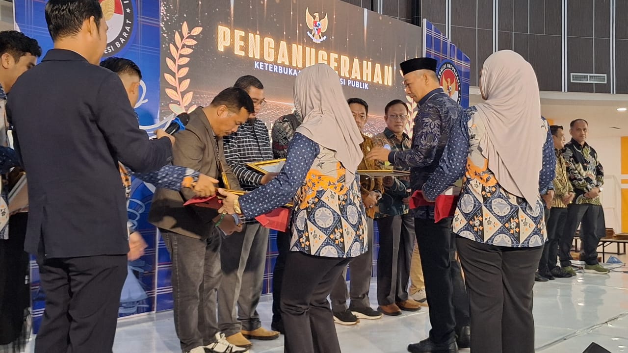 Raih Prestasi Informatif 2025, Bawaslu Mamuju Mantapkan Posisi sebagai Lembaga Transparan