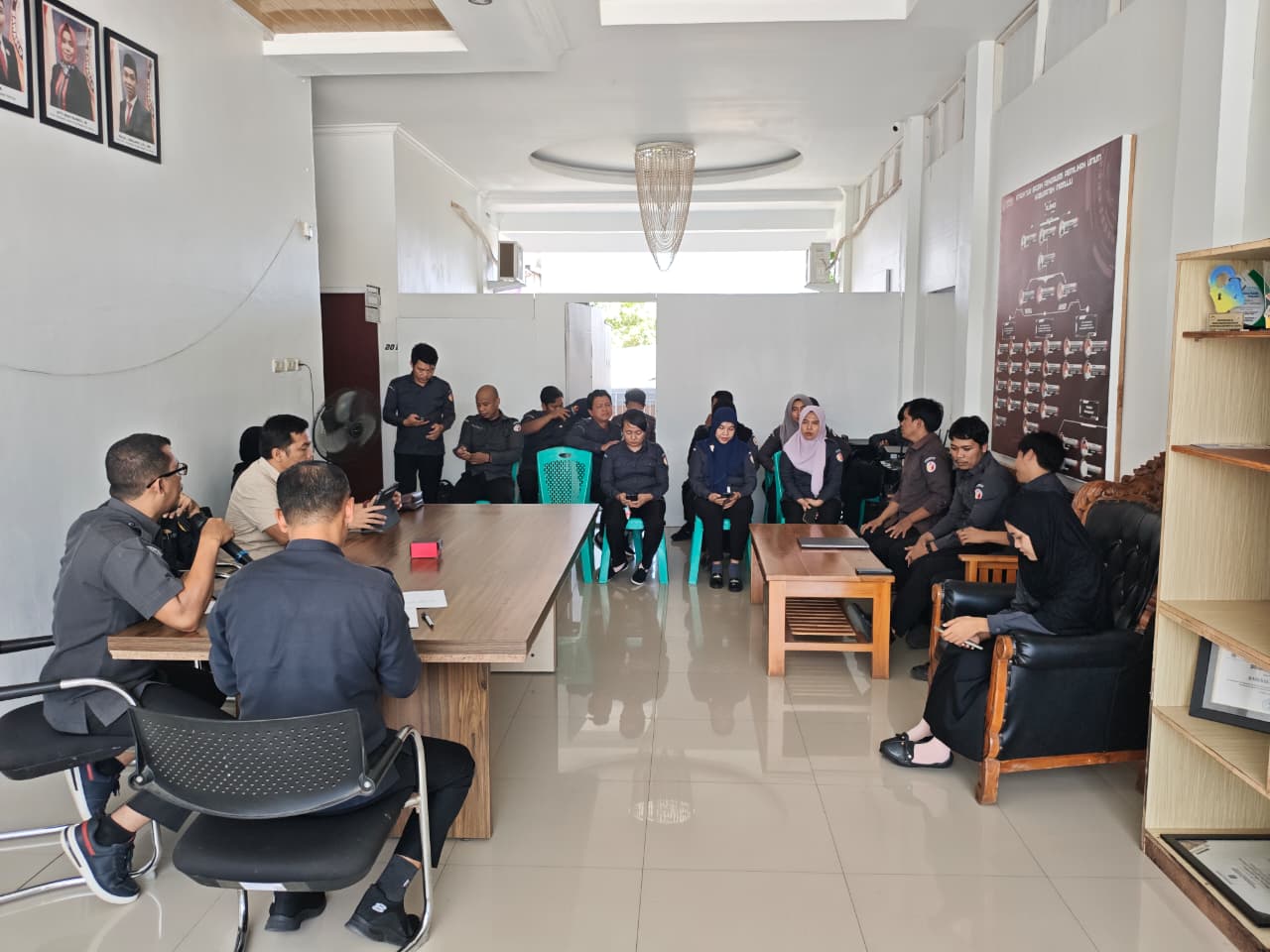 Semangat Disiplin di Bulan Ramadhan, Bawaslu Mamuju Rapatkan Pelaporan WFA dan “Ngabuburit Pengawasan”