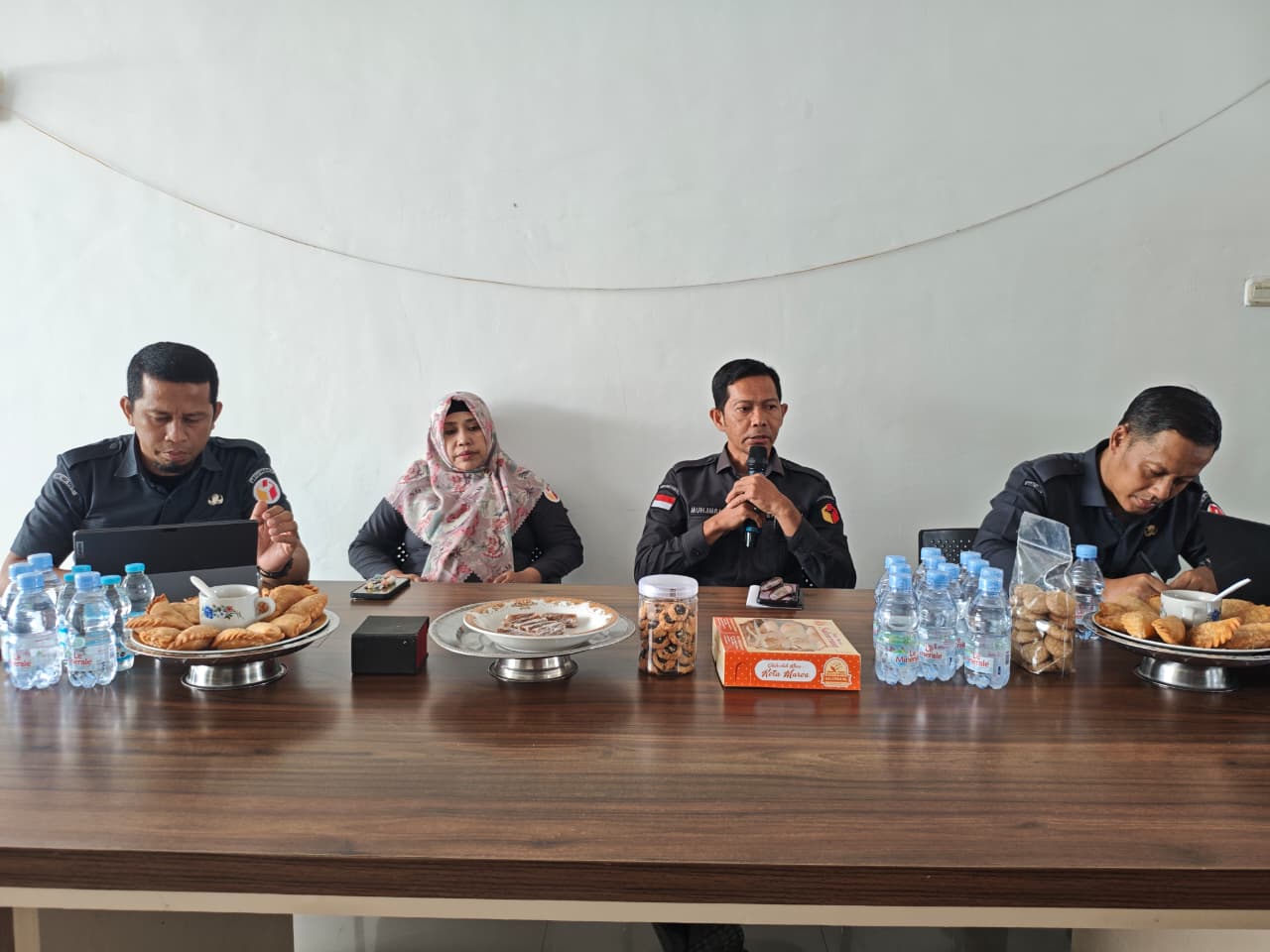 Awali Aktivitas Pasca-Libur, Bawaslu Kabupaten Mamuju Perkuat Disiplin Kerja Lewat Coffee Morning