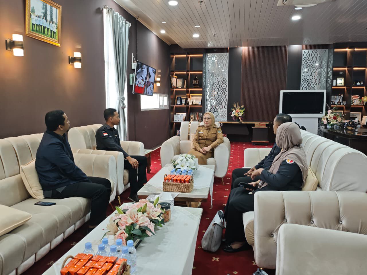 Hangatnya Silaturahmi, Bawaslu Mamuju Gandeng Bupati untuk Testimoni HUT ke-18 Bawaslu RI