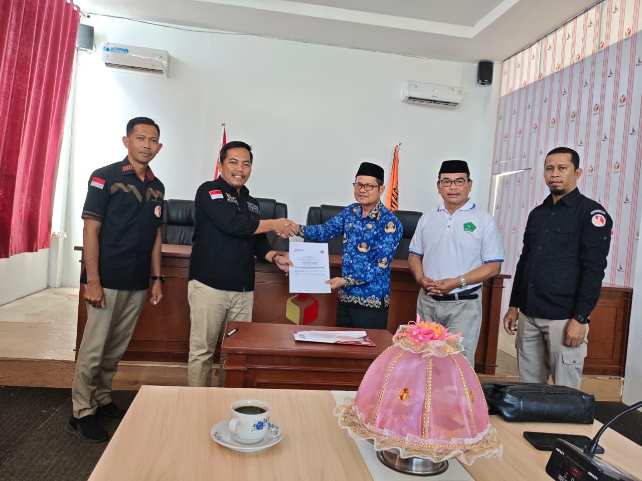 Bawaslu Mamuju dan Kemenag Perkuat Integritas Demokrasi Melalui MoU Pembinaan Mental Spiritual