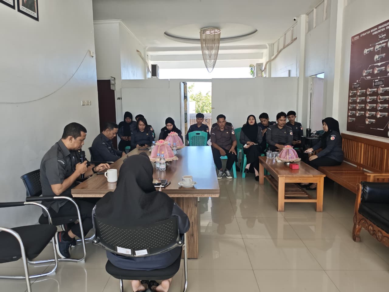 Sinergi dalam Evaluasi, Bawaslu Mamuju Perkuat Kekompakan Lewat Rapat Rutin