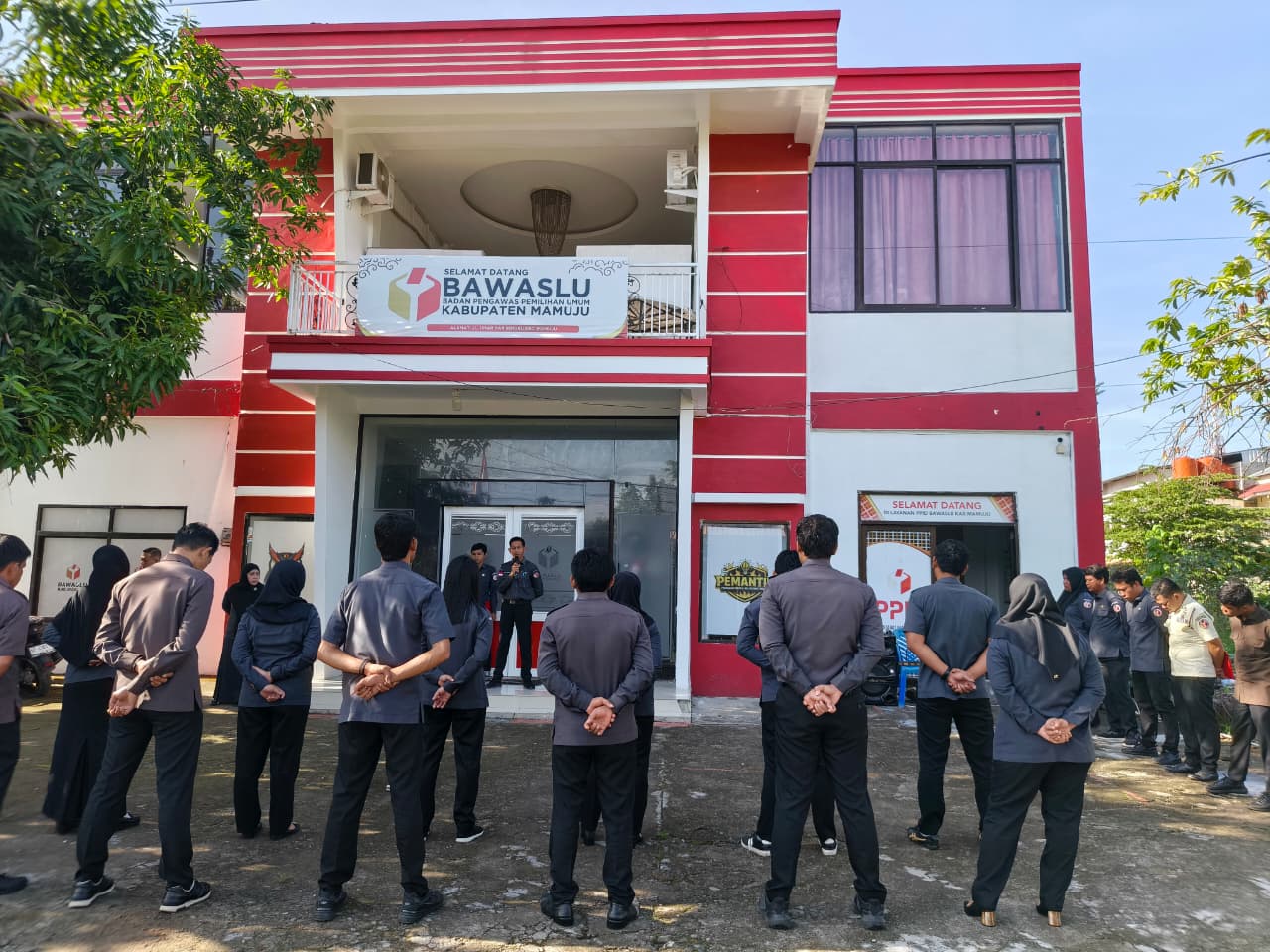 Semangat Disiplin dan Kebersamaan Mengawali Pekan, Bawaslu Mamuju Gelar Apel Pagi