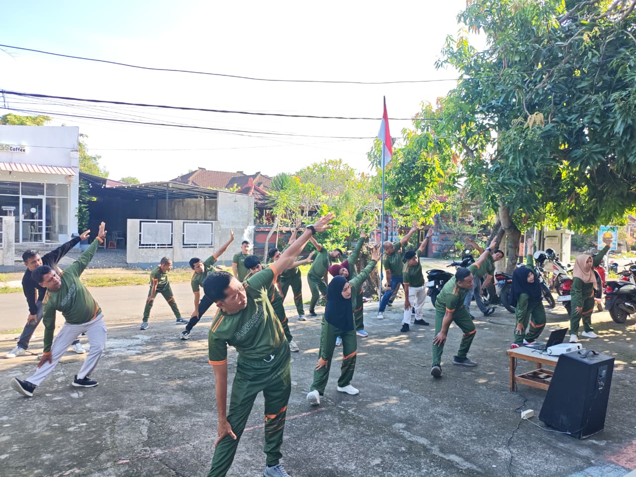 Jumat Sehat dan Jumpa Berlian, Bawaslu Mamuju Perkuat Kebersamaan dan Budaya Kerja Sehat