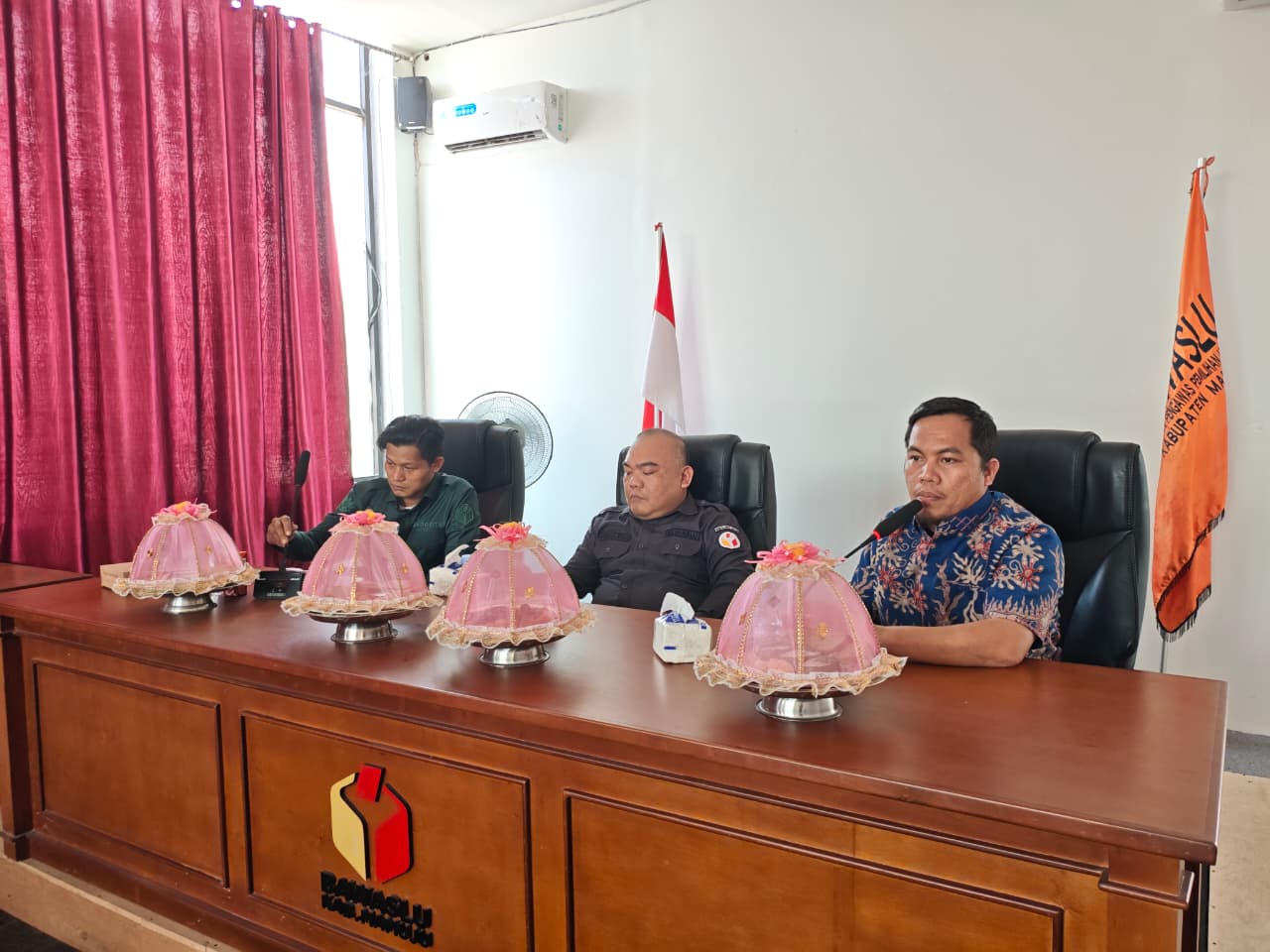 Perkuat Kesiapan Hadapi Tahapan Pemilu, Bawaslu Mamuju Gelar Rapat Pembinaan Penanganan Pelanggaran dan Penyelesaian Sengketa