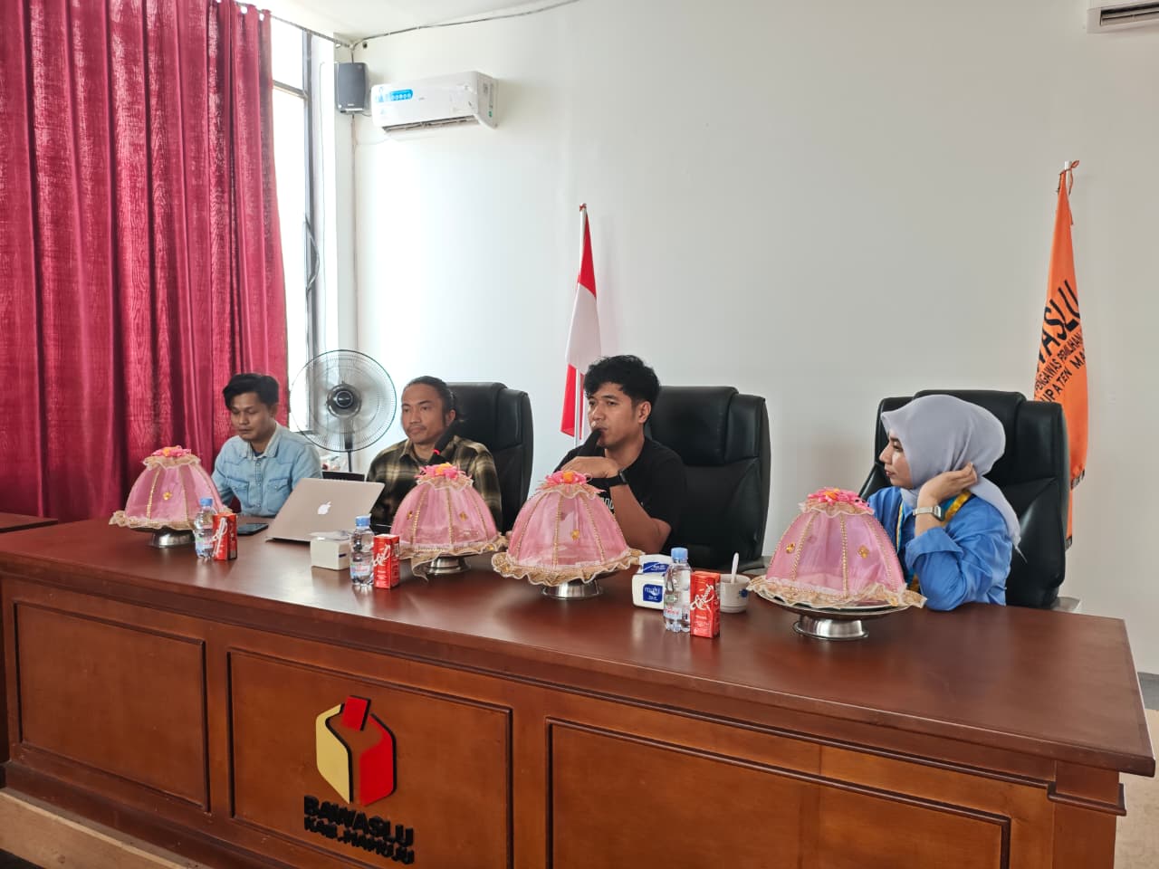Bawaslu Mamuju Divisi Hukum, Pencegahan, Partisipasi Masyarakat dan Hubungan Masyarakat (HPPH) Gelar Rapat Perkuat Pemahaman Kepemiluan bagi Disabilitas dan Kelompok Rentan 