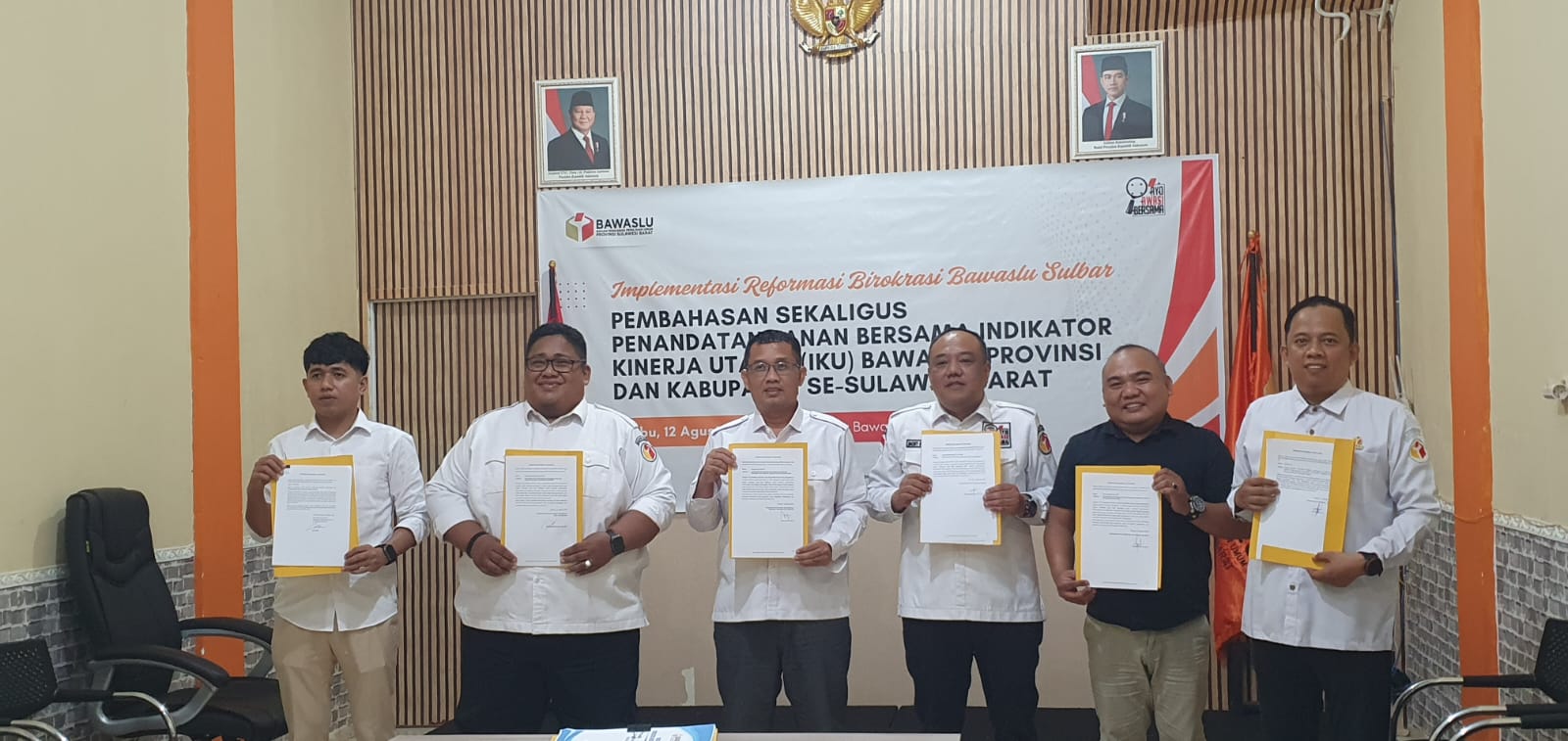 Satukan Langkah, Bawaslu Mamuju Menghadiri Penandatanganan Indikator Kinerja Utama (IKU) Tahun 2026
