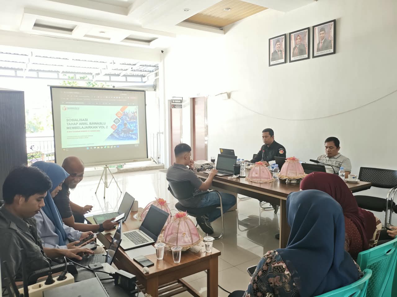 Bawaslu Mamuju Melaksanakan Rapat Persiapan Penyusunan Bawaslu Membelajarkan Vol. 2