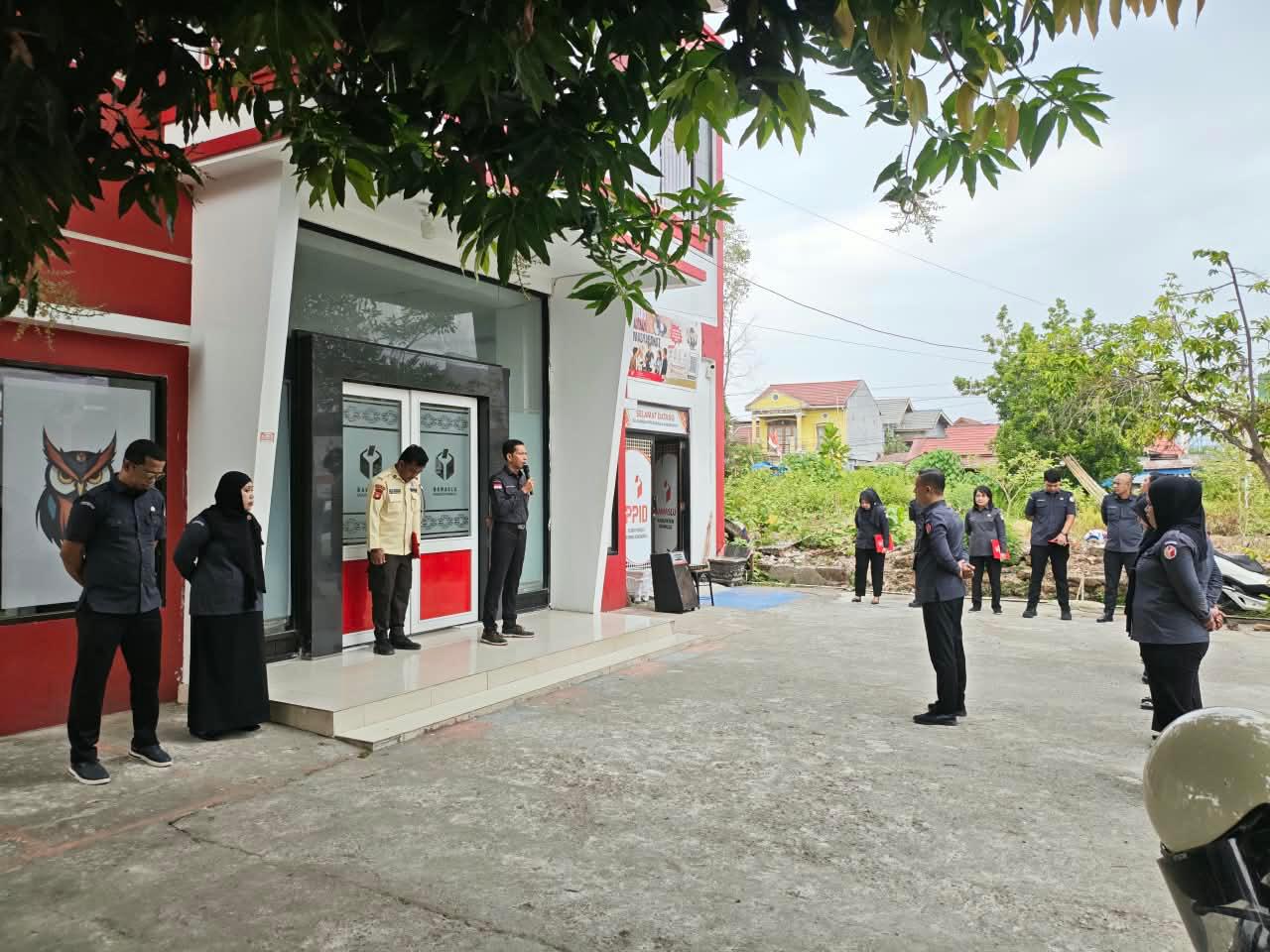 Awali Pekan Apel Pagi, Bawaslu Mamuju Tekankan Ketepatan Waktu dan Tanggung Jawab dalam Bekerja