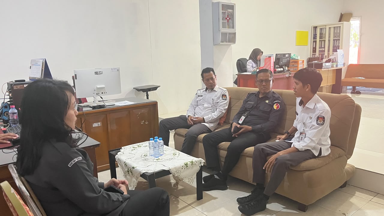 Perkuat Akurasi Data Pemilih, Bawaslu Mamuju Koordinasi dengan KPU Terkait Data Pemilih Meninggal dan Pemilih Baru
