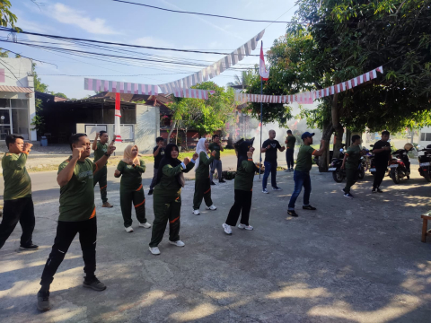 Jumat Sehati Bawaslu Mamuju, Senam Bersama di Halaman Kantor 