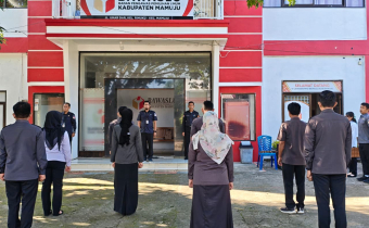 Momen Semangat di Apel Pagi Bawaslu Mamuju, Kasubag Administrasi Beri Pesan Ini