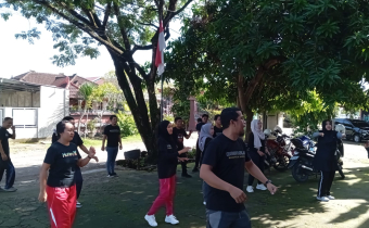 Jumat Penuh Semangat: Bawaslu Mamuju Gelar Kegiatan Seru untuk Kebugaran dan Demokrasi