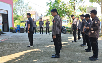 Tegakkan Disiplin, Kobarkan Semangat: Bawaslu Mamuju Gelar Apel Pagi Bersama