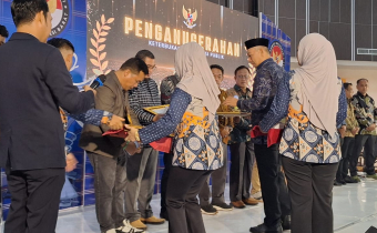 Raih Prestasi Informatif 2025, Bawaslu Mamuju Mantapkan Posisi sebagai Lembaga Transparan