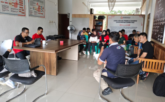 Protokoler Kuat, Agenda Hebat: Bawaslu Mamuju Gelar Rapat Penguatan SDM