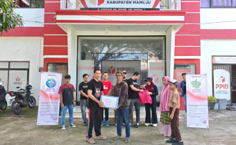 Bawaslu Kabupaten Mamuju Gelar Jumat Sehati dan Peduli Berbagi untuk Masyarakat yang Membutuhkan