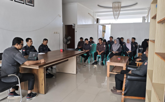 Semangat Sinergi di Awal Pekan, Bawaslu Mamuju Matangkan Laporan Kinerja WFA dan Program Ngabuburit Pengawasan