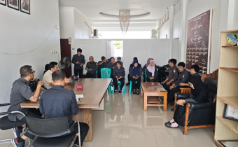 Semangat Disiplin di Bulan Ramadhan, Bawaslu Mamuju Rapatkan Pelaporan WFA dan “Ngabuburit Pengawasan”