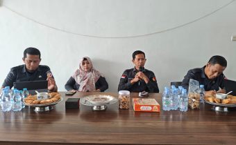 Awali Aktivitas Pasca-Libur, Bawaslu Kabupaten Mamuju Perkuat Disiplin Kerja Lewat Coffee Morning