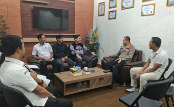 Hangatkan Sinergi Demokrasi, Bawaslu Mamuju Jalin Silaturahmi Strategis dengan Polresta