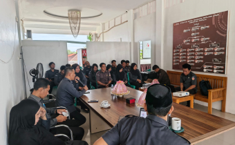 Bangun Profesionalisme di Masa Non Tahapan, Bawaslu Mamuju Perkuat Kapasitas SDM Lewat Pemaparan Kinerja