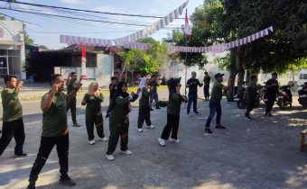 Jumat Sehati Bawaslu Mamuju, Senam Bersama di Halaman Kantor 